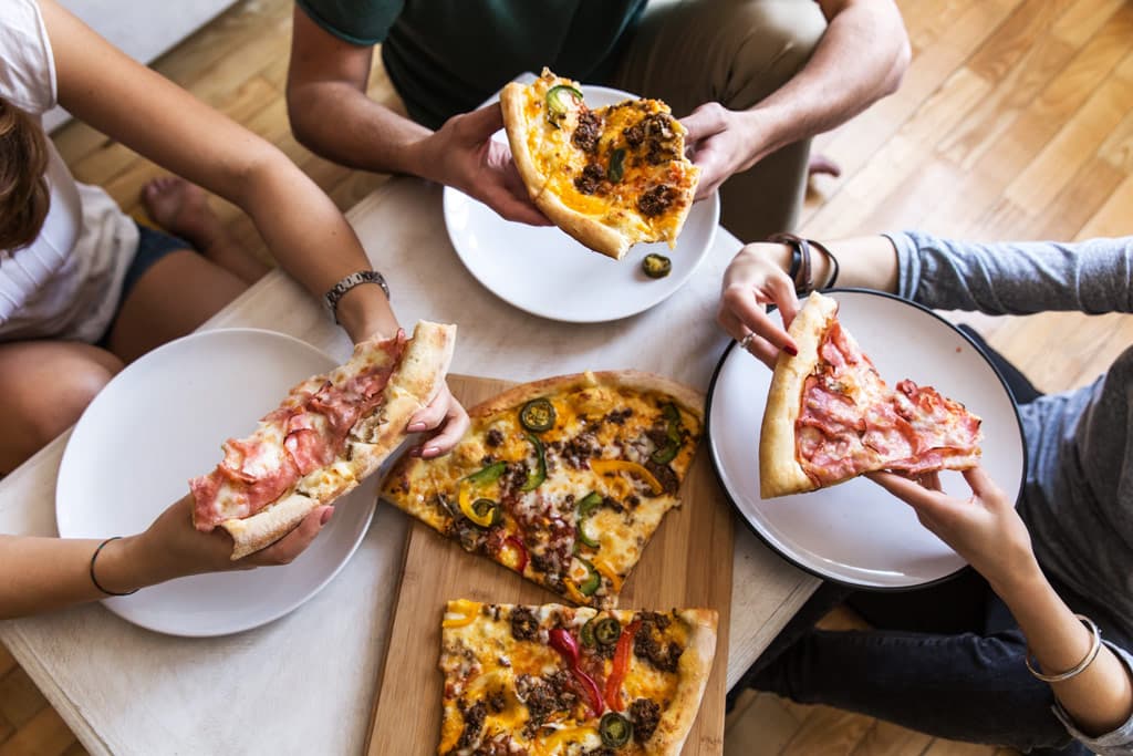 Disfruta de nuestras pizzas y platos llenos de sabor